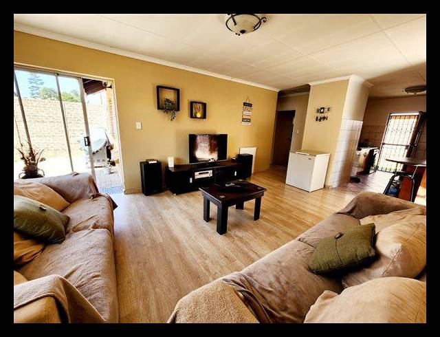 2 BEDROOM CLUSTER FOR SALE IN BONAERO PARK